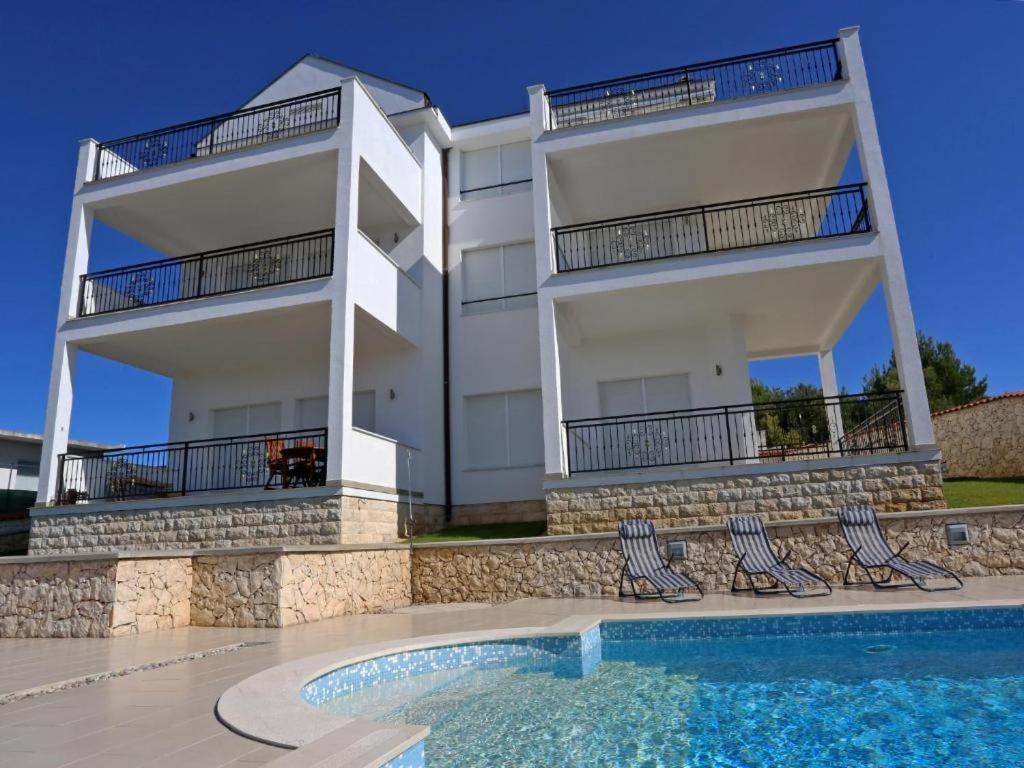 פרימוסטן Lovely Apartment With Beautiful Pool מראה חיצוני תמונה