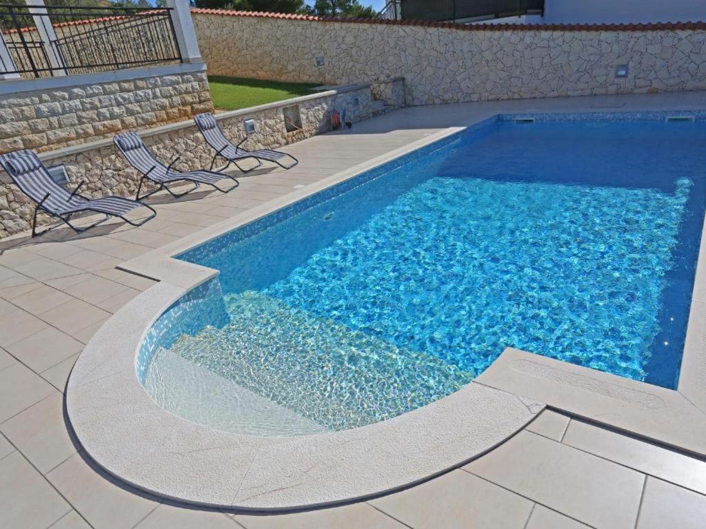 פרימוסטן Lovely Apartment With Beautiful Pool מראה חיצוני תמונה