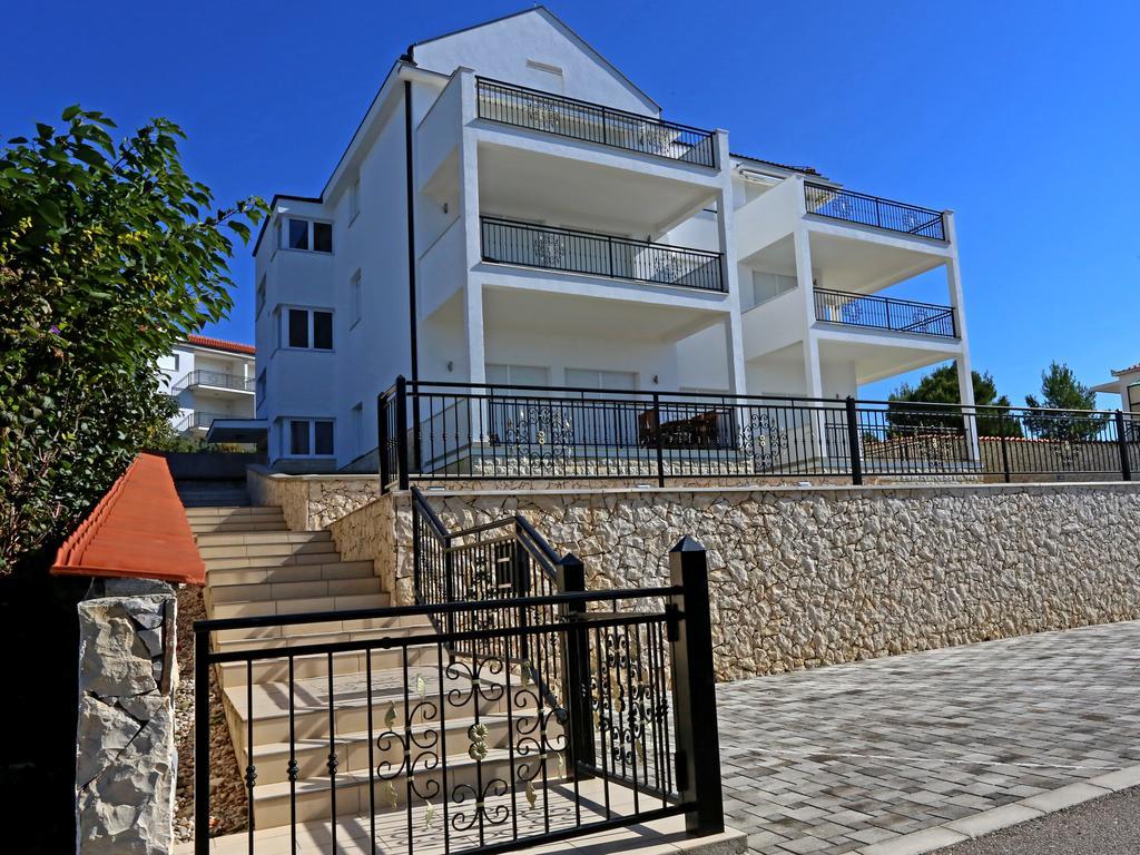 פרימוסטן Lovely Apartment With Beautiful Pool מראה חיצוני תמונה